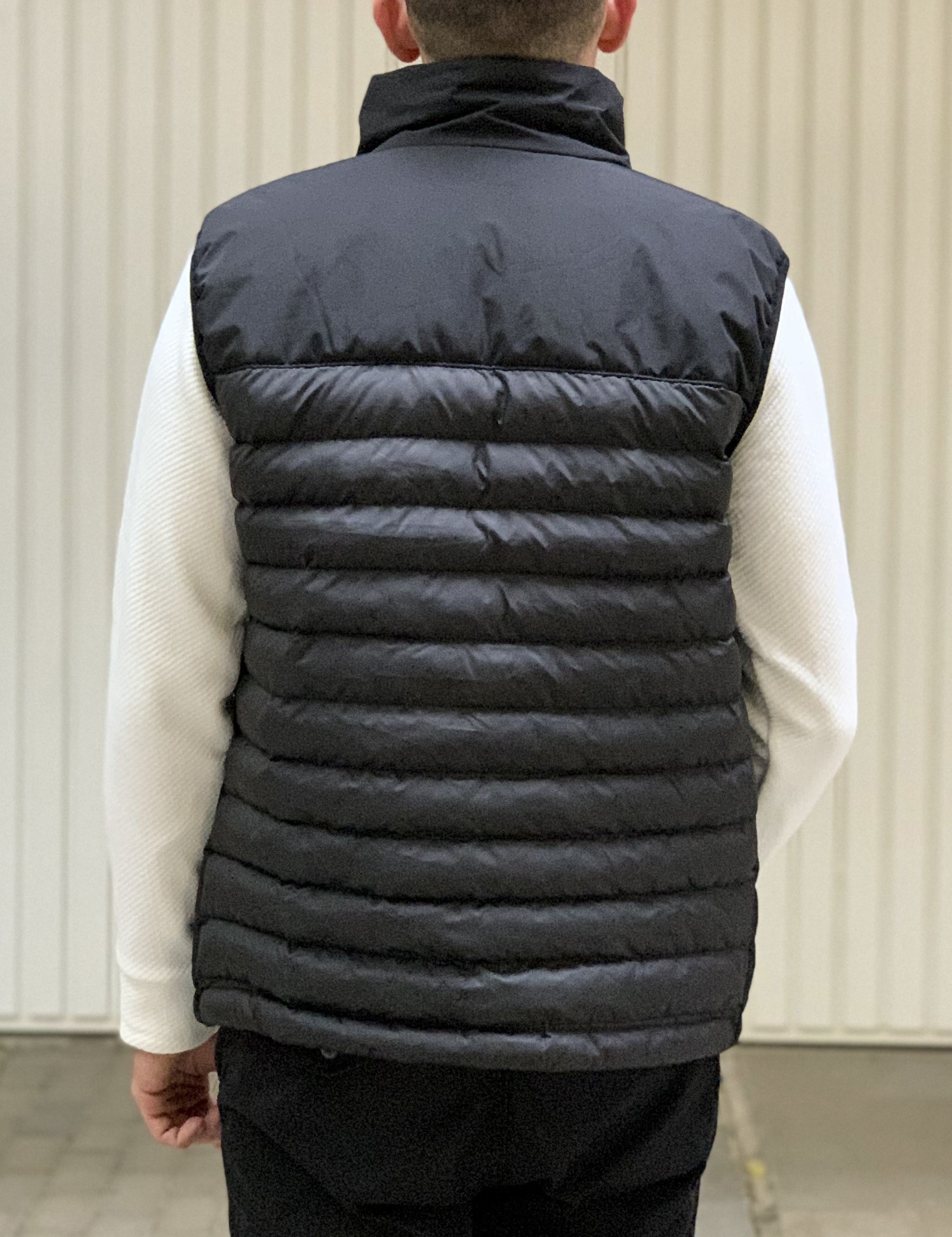 Ανδρικό μαύρο καπιτονέ αμάνικο μπουφάν ADK59160 φωτογραφία